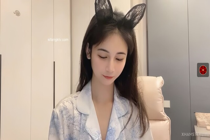 神仙级别，神似江疏影，大美女全脱了【tiantian_LK】好久没见颜值身材这么完美的女神了每天捞金无数兄弟们必看佳作！